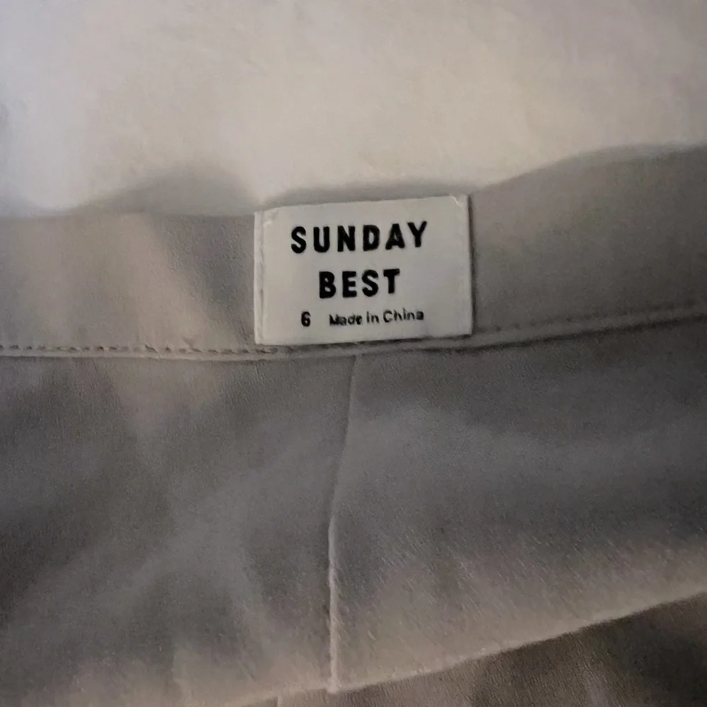 Sunday Best Ariel Skirt Size 6.  Great condition.  Taupe.  From Aritzia. - Picture 5 of 7